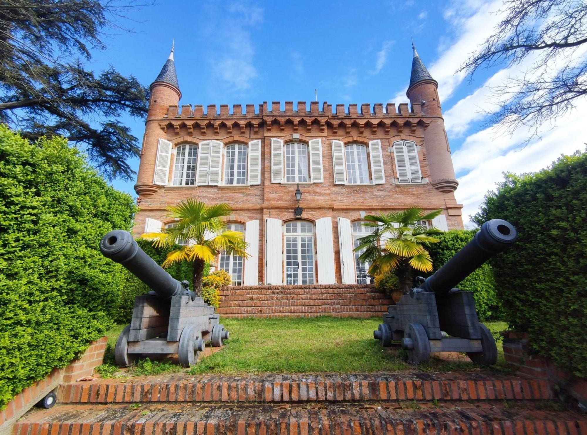 Chateau De Pys Guest House Latrape Exterior photo